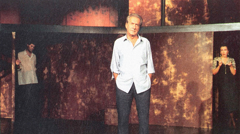 «Μ. Βutterfly»: Online η θρυλική παράσταση του 1990 με τον Αλέκο Αλεξανδράκη και τον Κώστα Αρζόγλου