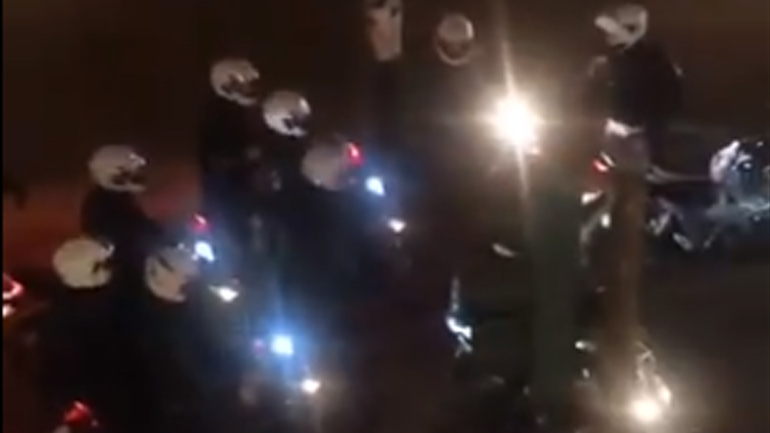 Βίντεο ντοκουμέντο: Η αντίδραση αστυνομικών της ομάδας “ΔΡΑΣΗ” όταν μαθαίνουν για τον τραυματισμό του συναδέλφου τους Βίντεο ντοκουμέντο: Η αντίδραση αστυνομικών της ομάδας “ΔΡΑΣΗ” όταν μαθαίνουν για τον τραυματισμό του συναδέλφου τους