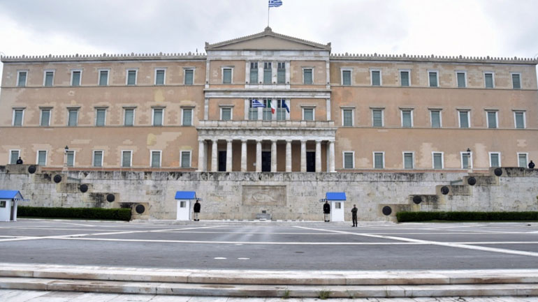 Βουλή: Καταδικάζουν τα κόμματα την επίθεση κατά του αστυνομικού στη Νέα Σμύρνη