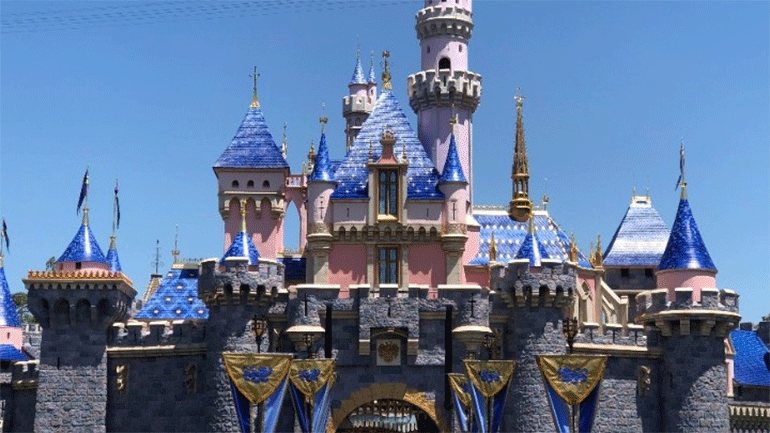 Η Disneyland σχεδιάζει να ανοίξει εκ νέου για το κοινό «έως τα τέλη Απριλίου»
