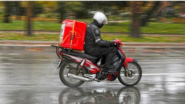 ΚΚΕ: Με ευθύνη της κυβέρνησης, οι άθλιες συνθήκες, τα εργατικά ατυχήματα και οι θάνατοι των εργαζόμενων διανομέων