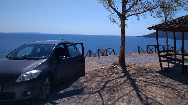 Το Toyota Auris του "τσακαλιού" κάπου στην Ελλάδα για διακοπές