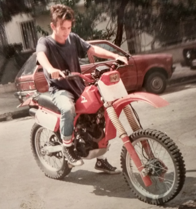 Τρομερή φωτογραφία μας ταξιδεύει πολλά χρόνια πίσω... Ο κος Ανδρίτσος πάνω στο XR του