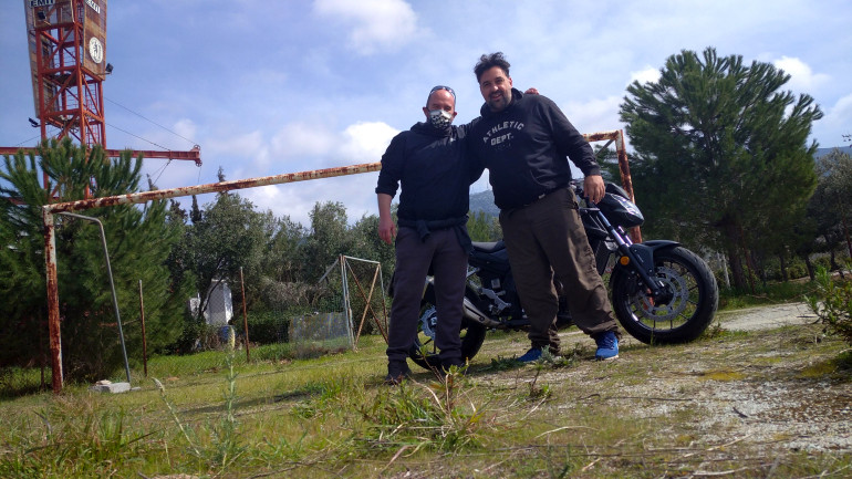 Ο ίδιος δηλώνει πως δεν είναι φανατικός της μοτοσικλέτας, ωστόσο δεν έχει μείνει ποτέ χωρίς δίκυκλο