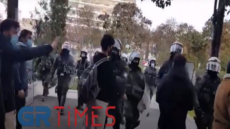 ΑΠΘ: Διαμαρτυρία φοιτητών για την αστυνομία ΑΠΘ: Διαμαρτυρία φοιτητών για την αστυνομία