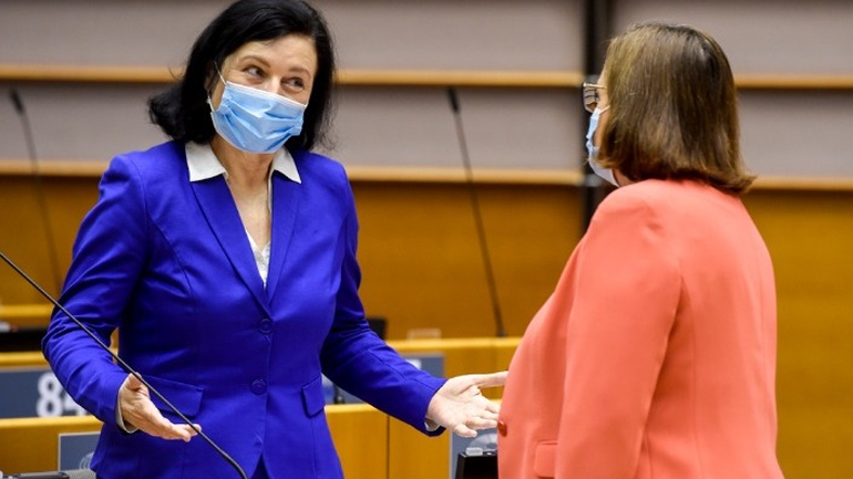 Κομισιόν: «Ανησυχητικές εξελίξεις» για την ελευθερία του Τύπου σε Ουγγαρία, Πολωνία και Σλοβενία