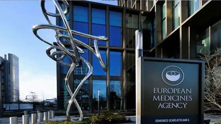 «Δεν υπάρχει κίνδυνος εμφάνισης αιματικών θρόμβων στα άτομα που έχουν εμβολιαστεί κατά του Covid-19»