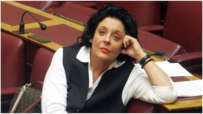 Η Λιάνα και οι 99 στους 100 Έλληνες που δεν ξέρουν να γράφουν το επώνυμό της