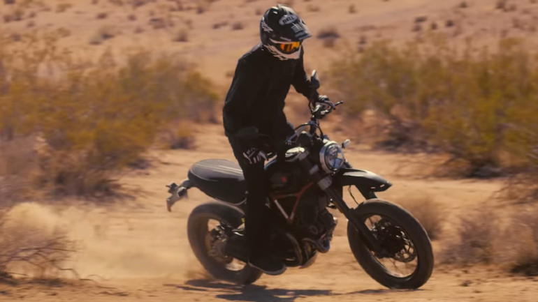 Απολαυστικό στις εκτός δρόμου διαδρομές το νέο Desert Sled Fasthouse.