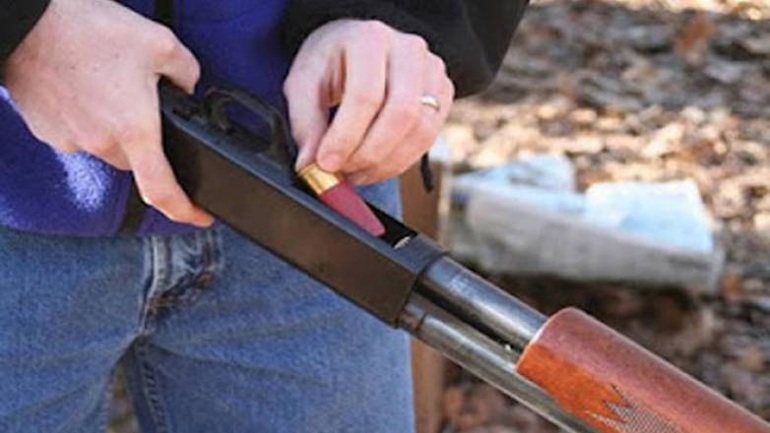 Άγριο επεισόδιο σε χωριό της δυτικής Αχαΐας – Άνδρας πυροβόλησε σκύλο και απείλησε τον ιδιοκτήτη του