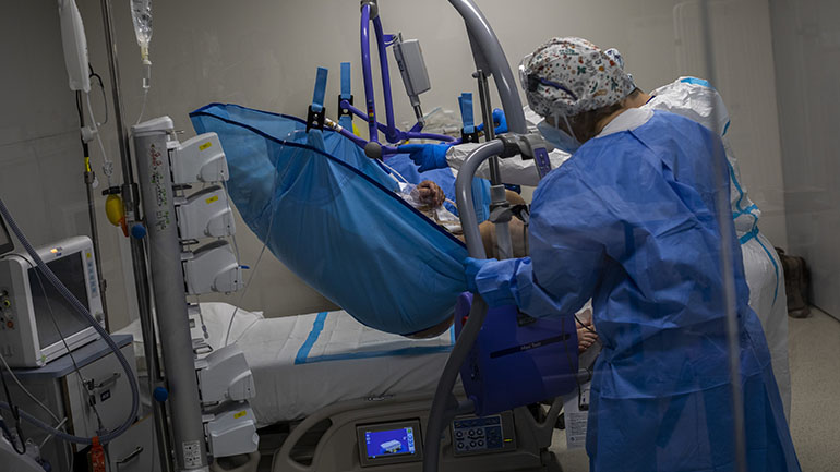 Έρευνα: Πιο πιθανό να μολυνθούν οι υγειονομικοί στο σπίτι ή στην κοινότητα παρά στο νοσοκομείο