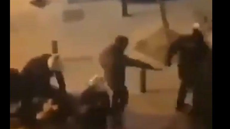 Καταγγελία-φωτιά: 18χρονη ξυλοκοπήθηκε και παρενοχλήθηκε σεξουαλικά από αστυνομικούς στη Νέα Σμύρνη Καταγγελία-φωτιά: 18χρονη ξυλοκοπήθηκε και παρενοχλήθηκε σεξουαλικά από αστυνομικούς στη Νέα Σμύρνη