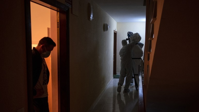 Covid-19: Ξεπέρασαν τους 2.000 οι νεκροί στην Αλβανία