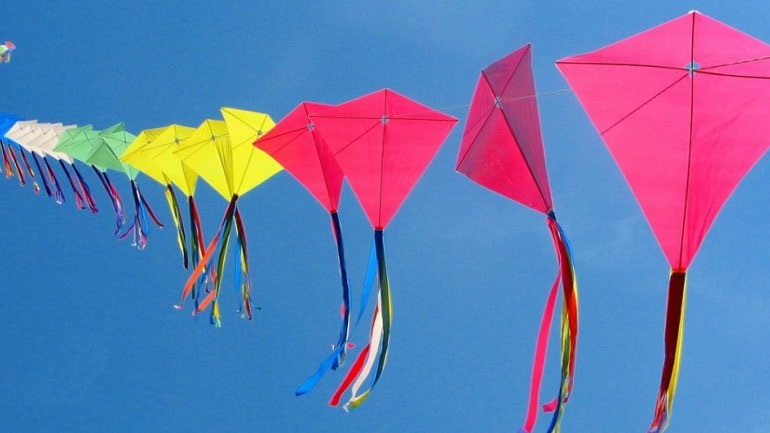 Προσοχή στο πέταγμα του χαρταετού συνιστά ο ΑΔΜΗΕ