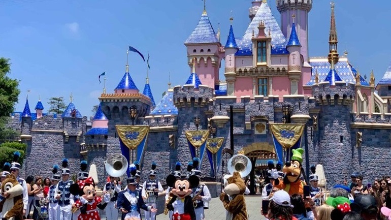 Δεν θα ανοίξει η Disneyland στο Παρίσι στις 2 Απριλίου λόγω της πανδημίας της Covid-19 Δεν θα ανοίξει η Disneyland στο Παρίσι στις 2 Απριλίου λόγω της πανδημίας της Covid-19