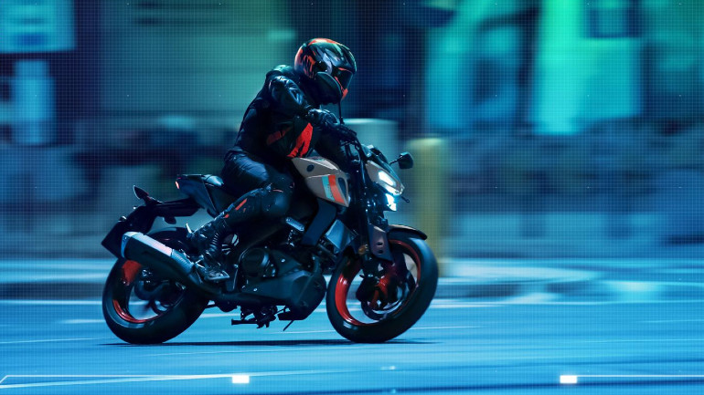 Ψηφίστηκε στη Βουλή η ισοδυναμία των αδειών οδήγησης αυτοκινήτου και μοτοσικλέτας