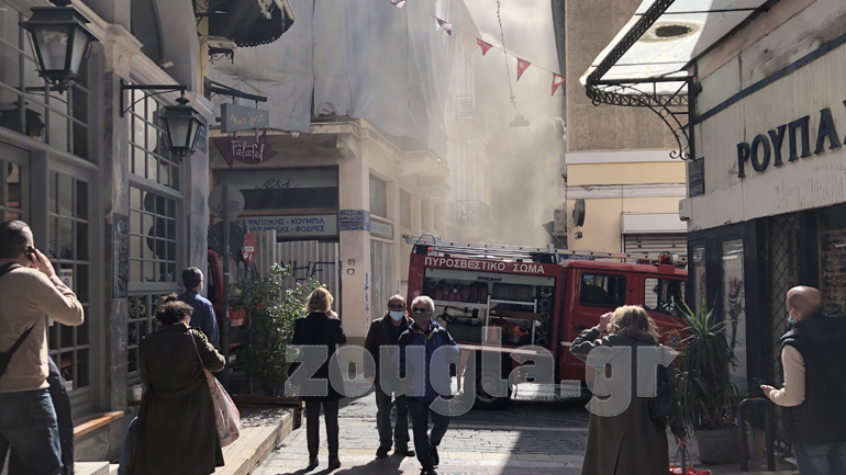 Πυρκαγιά σε κτήριο στην οδό Κτενά στο κέντρο της Αθήνας Πυρκαγιά σε κτήριο στην οδό Κτενά στο κέντρο της Αθήνας