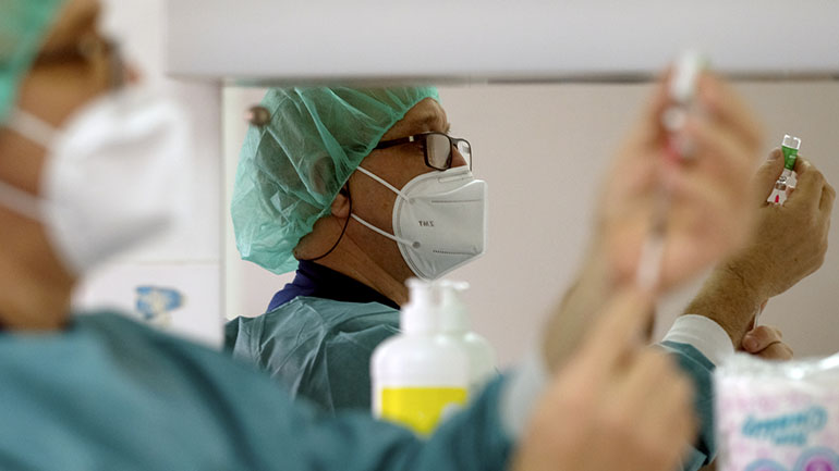 Γερμανία: H αναστολή των εμβολιασμών προκαλεί μεγαλύτερη ζημιά από ενδεχόμενες επιπλοκές του εμβολίου