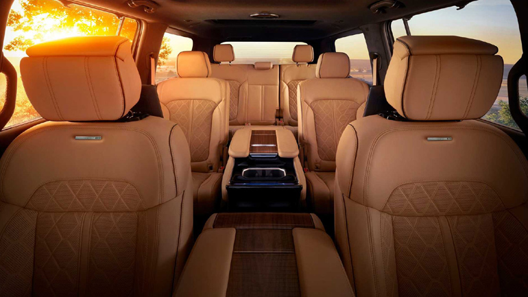 Επταθέσια διάταξη για το Grand Wagoneer