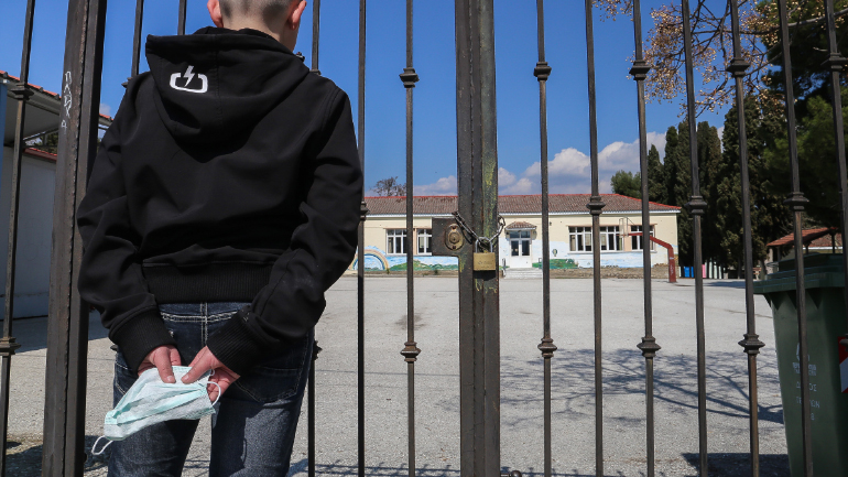 Κλείνουν τα σχολεία σε όλη την Ελλάδα