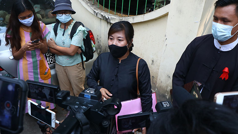 Δικαστήριο στη Μιανμάρ παράτεινε την κράτηση έξι δημοσιογράφων Δικαστήριο στη Μιανμάρ παράτεινε την κράτηση έξι δημοσιογράφων