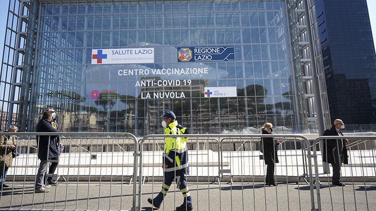 Η Ιταλία θα μετατραπεί σε κόκκινη ζώνη για το Καθολικό Πάσχα Η Ιταλία θα μετατραπεί σε κόκκινη ζώνη για το Καθολικό Πάσχα