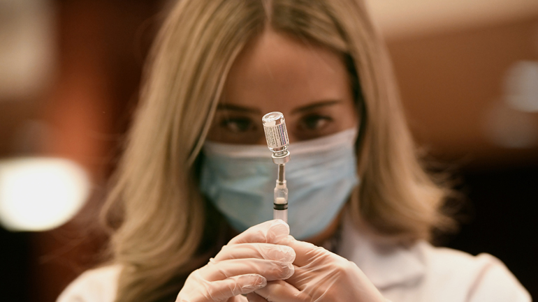 Covid-19: Περισσότερες από 100 εκατ. δόσεις εμβολίων έχουν χορηγηθεί στις ΗΠΑ