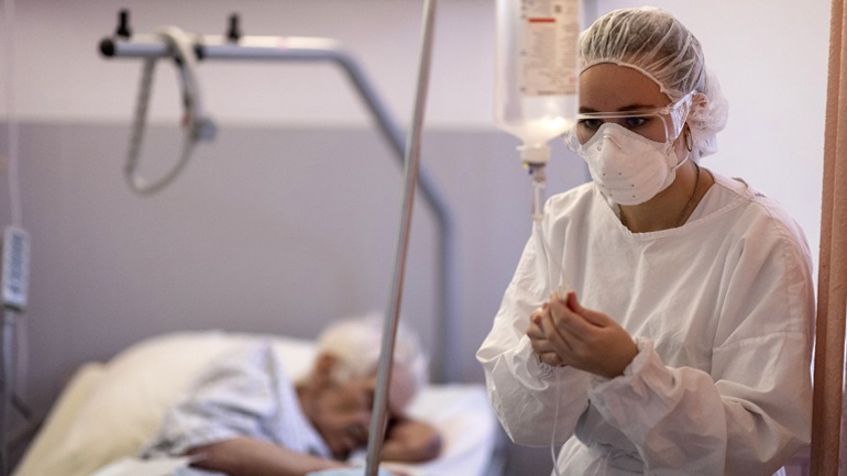 Σχεδόν 30.000 κρούσματα Covid-19 σε 24 ώρες κατέγραψε η Γαλλία – Πίεση στο σύστημα υγείας