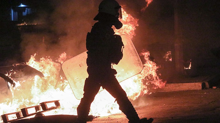 Κατεπείγουσα έρευνα προς όλες τις καταγγελίες για αστυνομική βία στα γεγονότα της Νέας Σμύρνης