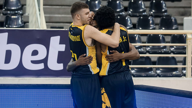 Στην παράταση η ΑΕΚ, 87-85 τον ΠΑΟΚ