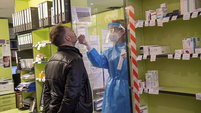 Περισσότερα από 21.000 νέα κρούσματα Covid-19 ανακοίνωσε η Πολωνία