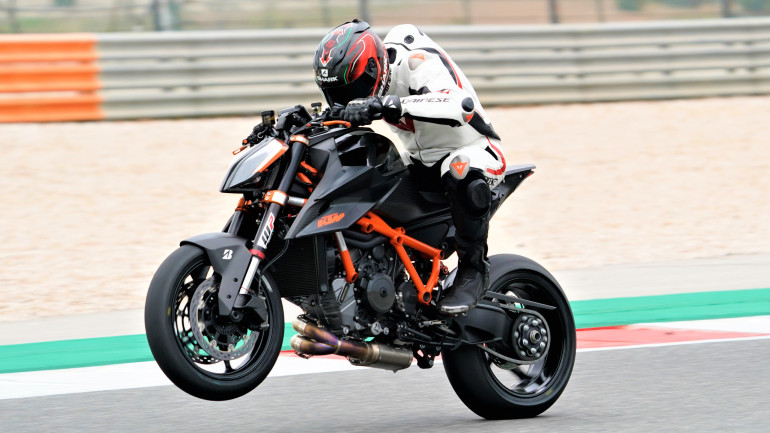 Πρώτη εικόνα του KTM Superr Duke 1290 RR