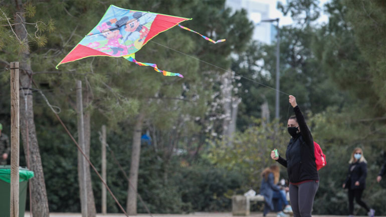 Καθαρά Δευτέρα με βροχές, καταιγίδες και θυελλώδεις ανέμους