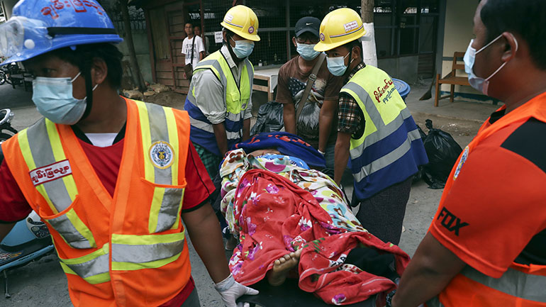 Ένας αστυνομικός και 14 διαδηλωτές νεκροί σε συγκρούσεις στη Μιανμάρ Ένας αστυνομικός και 14 διαδηλωτές νεκροί σε συγκρούσεις στη Μιανμάρ