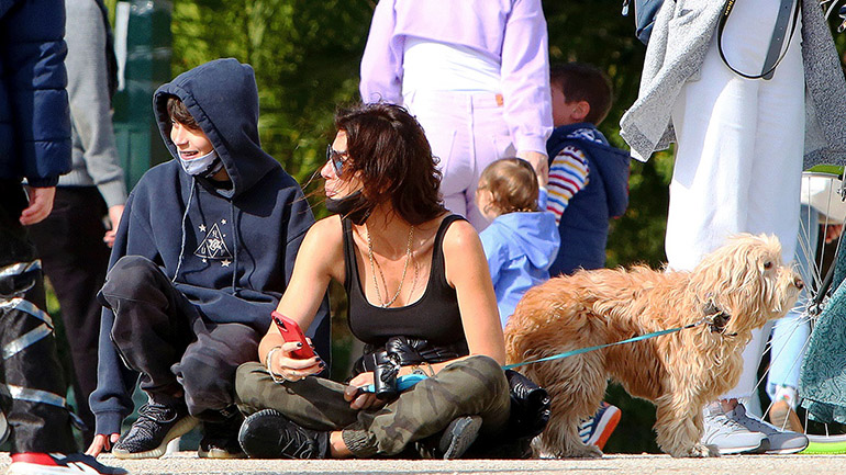 Μαρίνα Βερνίκου: Βόλτα με τον γιο της στο Ζάππειο