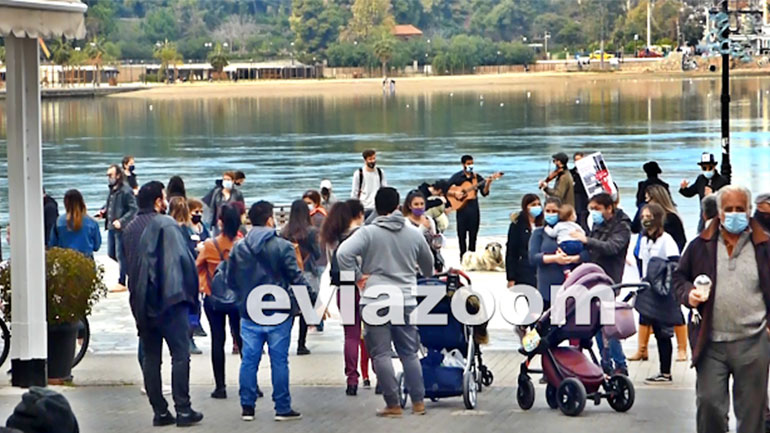 Εικόνες συνωστισμού στην παραλία της Χαλκίδας