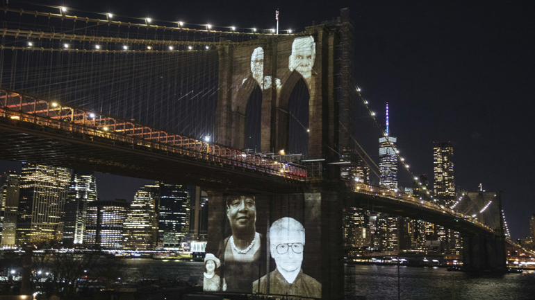 ΗΠΑ: Η Νέα Υόρκη τίμησε τους 30.258 νεκρούς από Covid-19