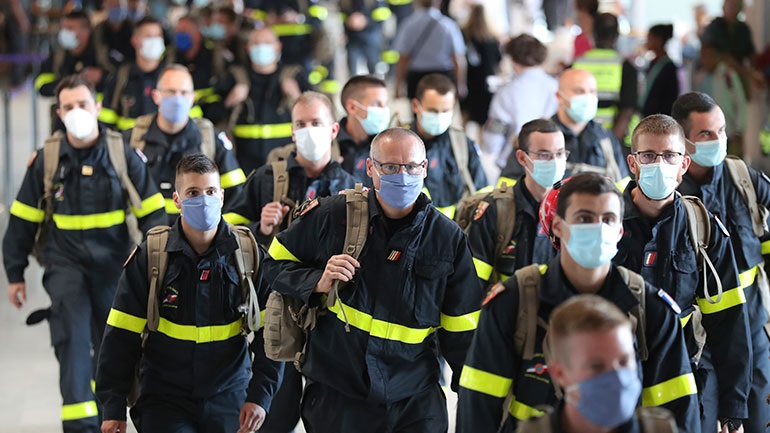 Γάλλοι πυροσβέστες ανέστειλαν τον εμβολιασμό του προσωπικού τους