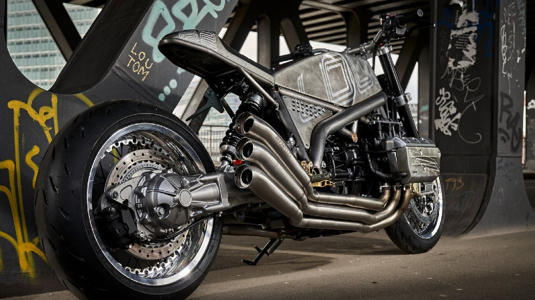 Το σύστημα εξάτμισης είναι της Shark...