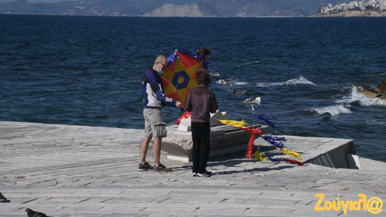 Δεν πέταξαν οι χαρταετοί στην Αθήνα