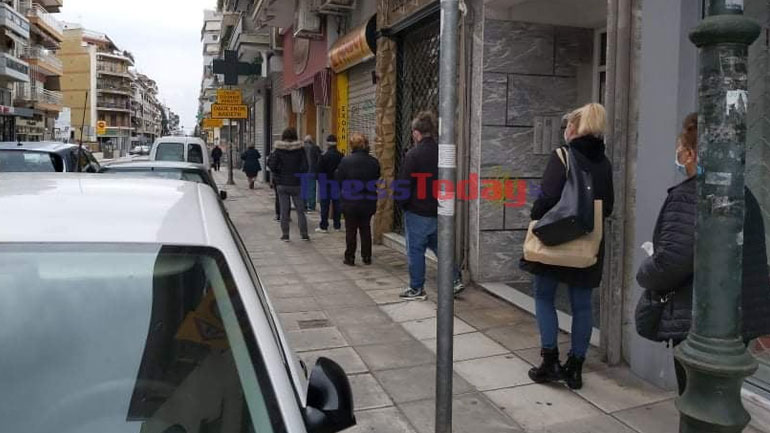 Ουρές στους φούρνους της Θεσσαλονίκης για μία… λαγάνα