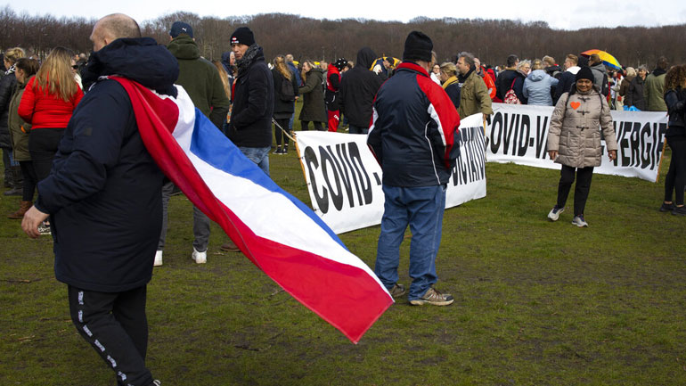 Στις κάλπες οι Ολλανδοί για τις βουλευτικές εκλογές