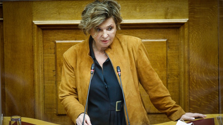 Γεροβασίλη για το δυστύχημα έξω από τη Βουλή: Πρέπει να χυθεί άπλετο φως –  Να μη μείνει εις βάρος της Βουλής