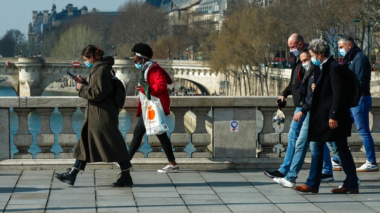 Η Γαλλία εισήλθε στο τρίτο κύμα της πανδημίας