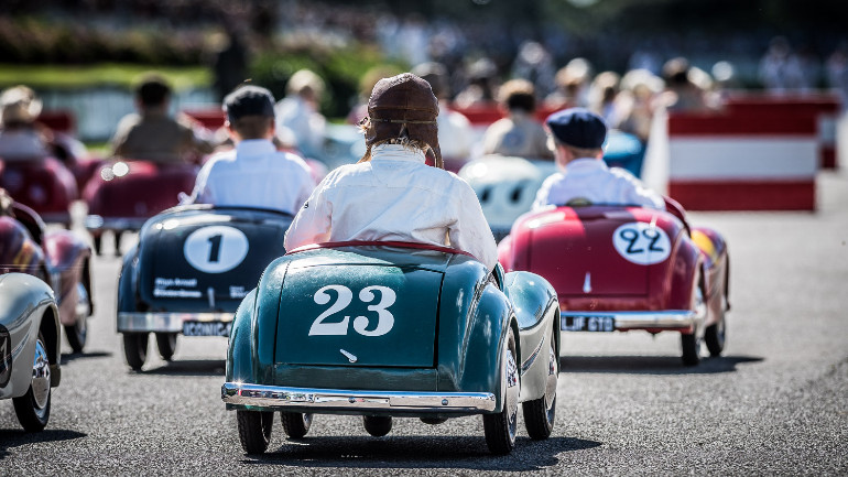 Αγώνας για παιδιά στο Goodwood Revival με Austin J40