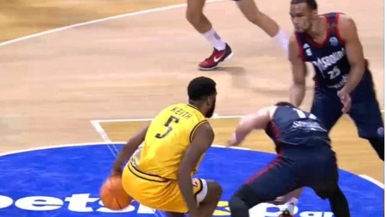 ΑΕΚ-Στρασμπούρ: Ο Λάνγκφορντ «διέλυσε» τους αστραγάλους του Μπόχατσικ!