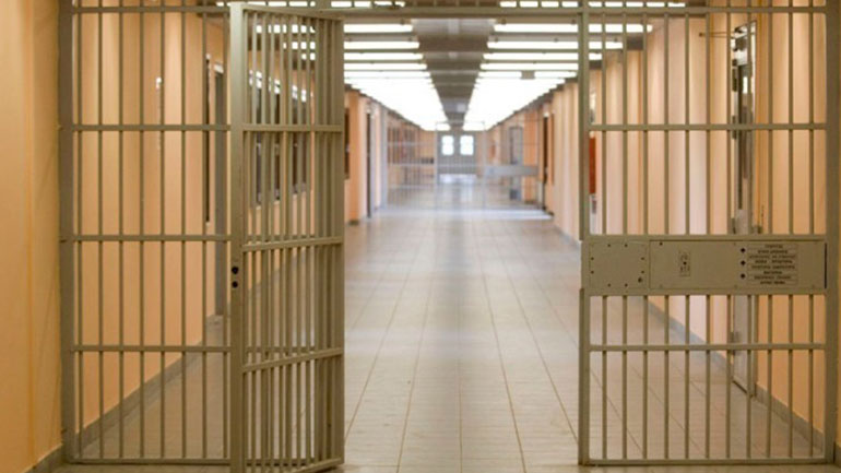 Έγκλειστος φυλακών κατηγορείται ότι διηύθυνε εγκληματική ομάδα που «ξάφριζε» ηλικιωμένους