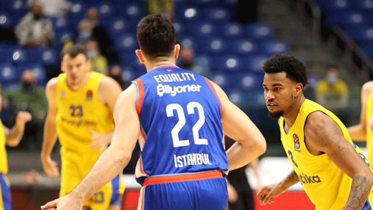 Καταιγιστική η Εφές, συνέτριψε 90-66 την Μακάμπι στο Τελ Αβίβ