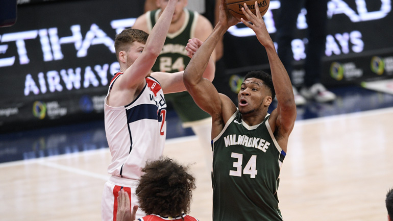 Νίκη των Μπακς με ιστορικό ρεκόρ Αντετοκούνμπο