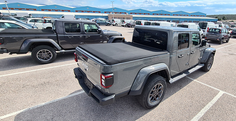 Αν τα κοιτάξεις από άλλη οπτική γωνία καταλαβαίνεις πως πρόκειται για ένα Jeep με καρότσα!